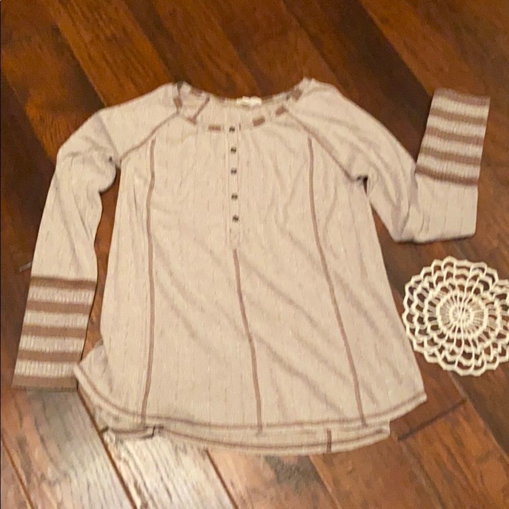 Entro long sleeved tan with brown size S
